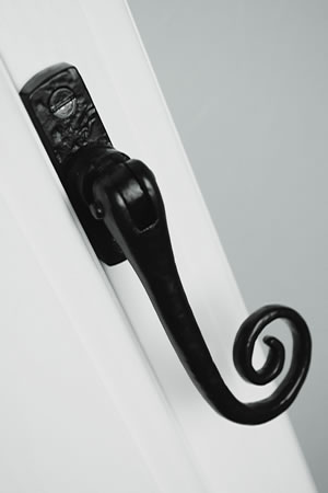 r9 handle in black on white frame